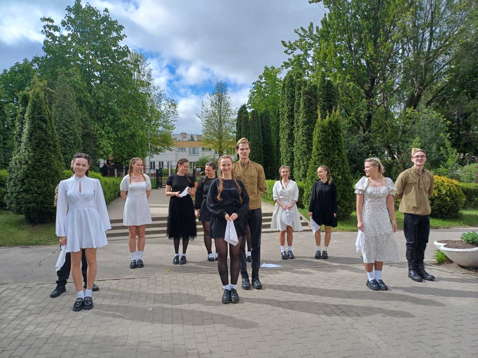 Акция «Вальс Победы» прошла в городах Беларуси и России по случаю празднования 9 Мая