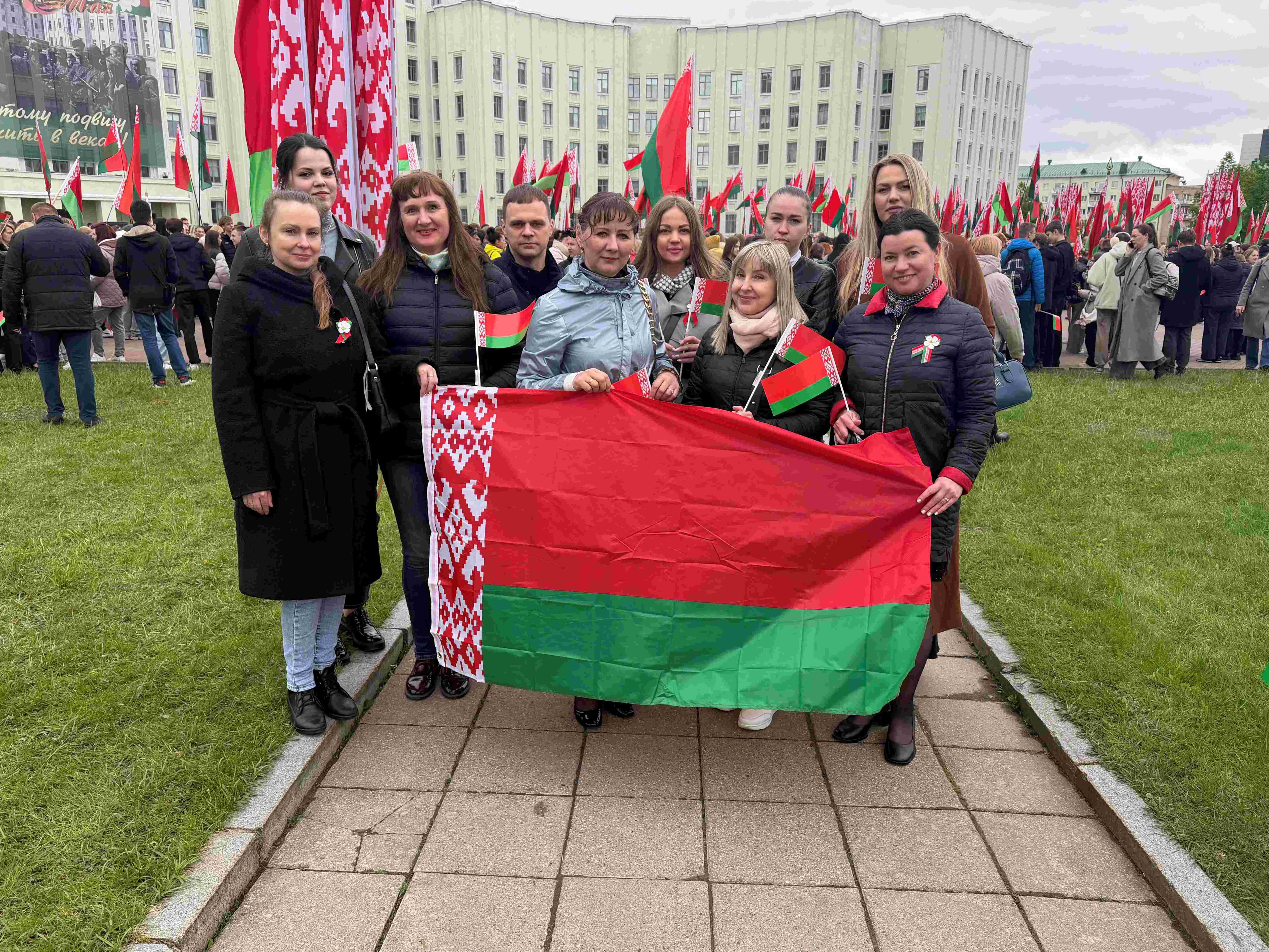 Коллектив ИМНС по Октябрьскому району Могилева принял участие в праздновании Дня государственных символов на площади Ленина