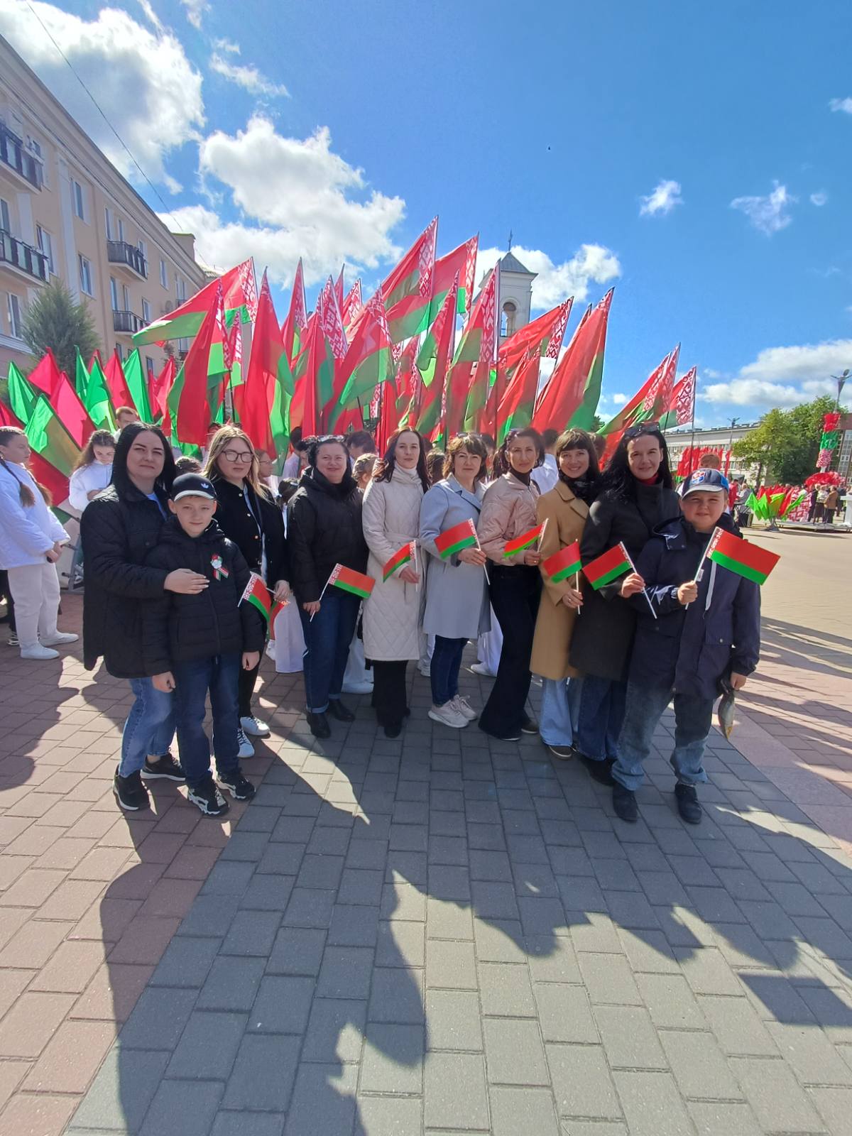 Члены профсоюза ИМНС по Ленинскому району Бреста приняли участие в шествии к Брестской крепости и праздновании Дня Государственных флага, герба и гимна 
