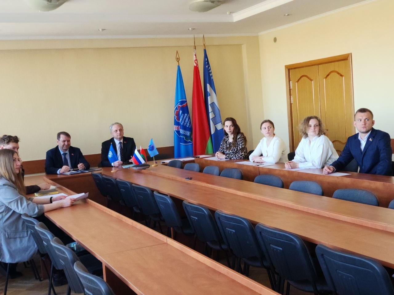 Мост дружбы и общее будущее: молодежь Профсоюзов госучреждений Беларуси и России обсудила патриотизм в День единения