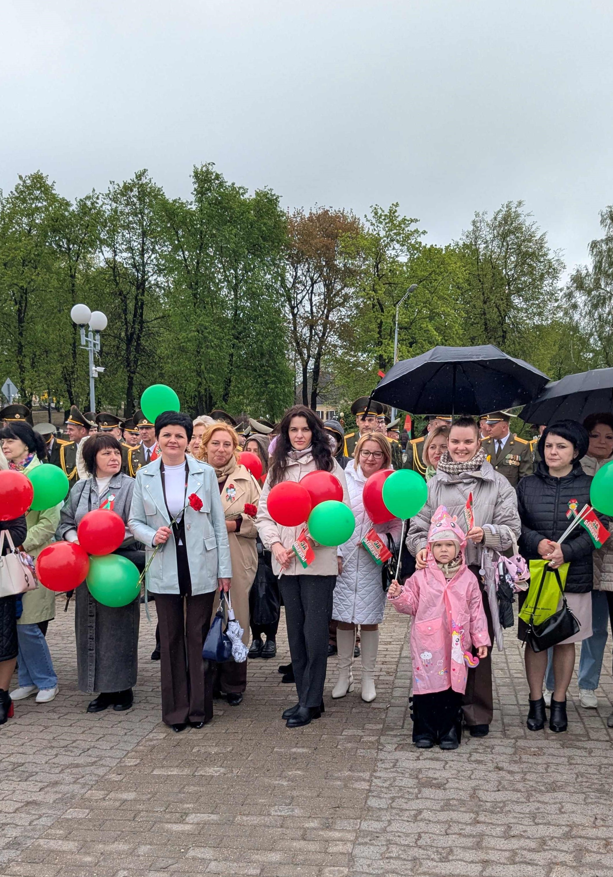 В настоящую реку памяти превратился парад-шествие в День Победы в г. Новогрудке