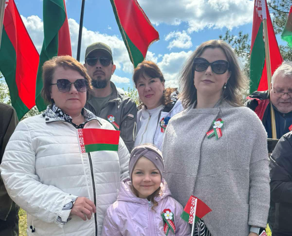 ИМНС по Дзержинскому району приняла участие в автопробеге, посвященному Дню Государственного флага, Государственного герба и Государственного гимна Республики Беларусь