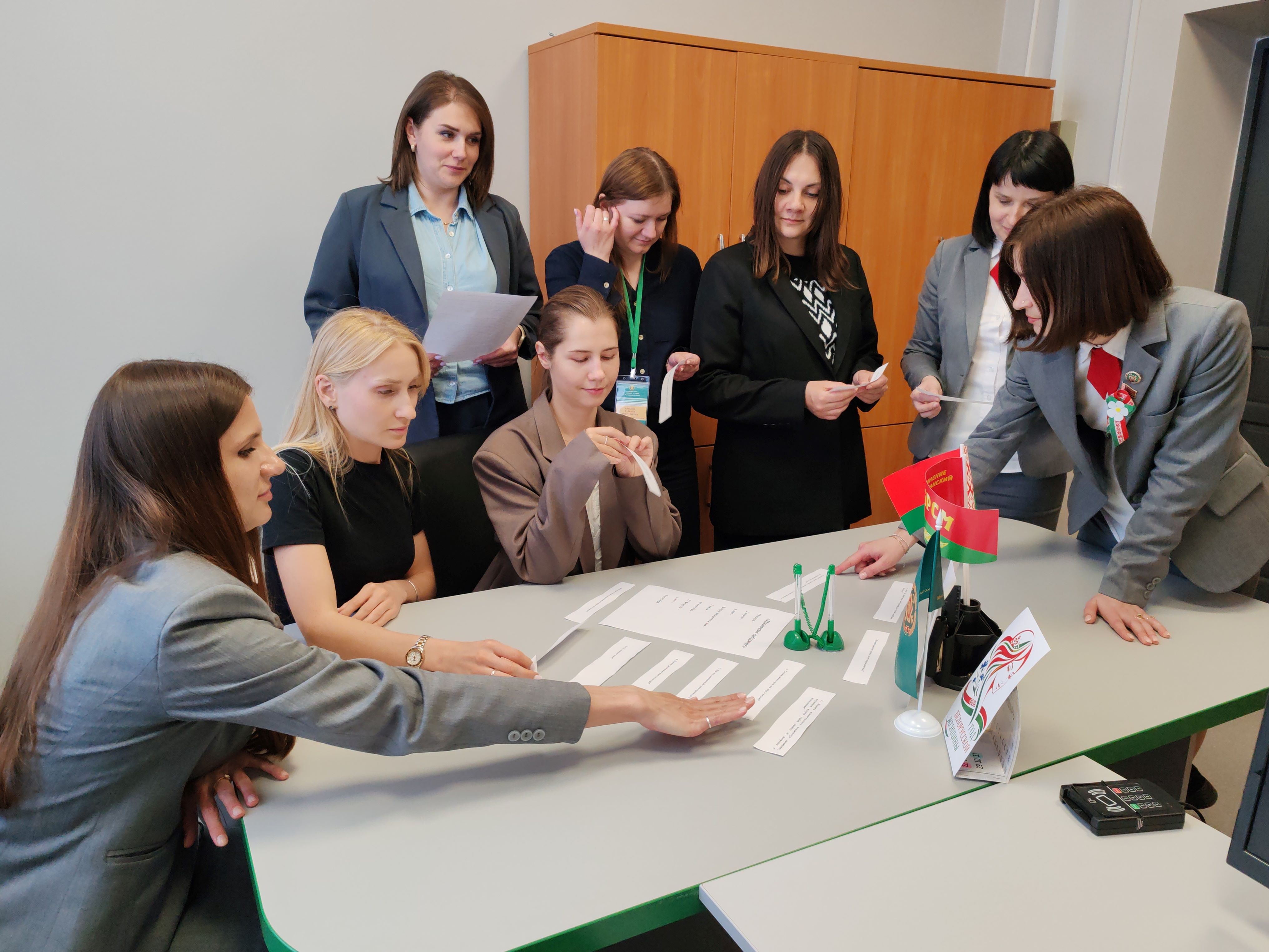 В ИМНС по Речицкому району прошёл патриотический квиз «Код Независимости» для молодых сотрудников
