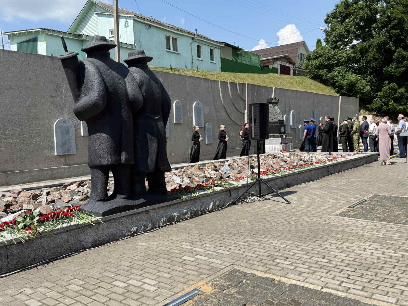 Коллектив ИМНС по Дзержинскому району почтил память павших минутой молчания