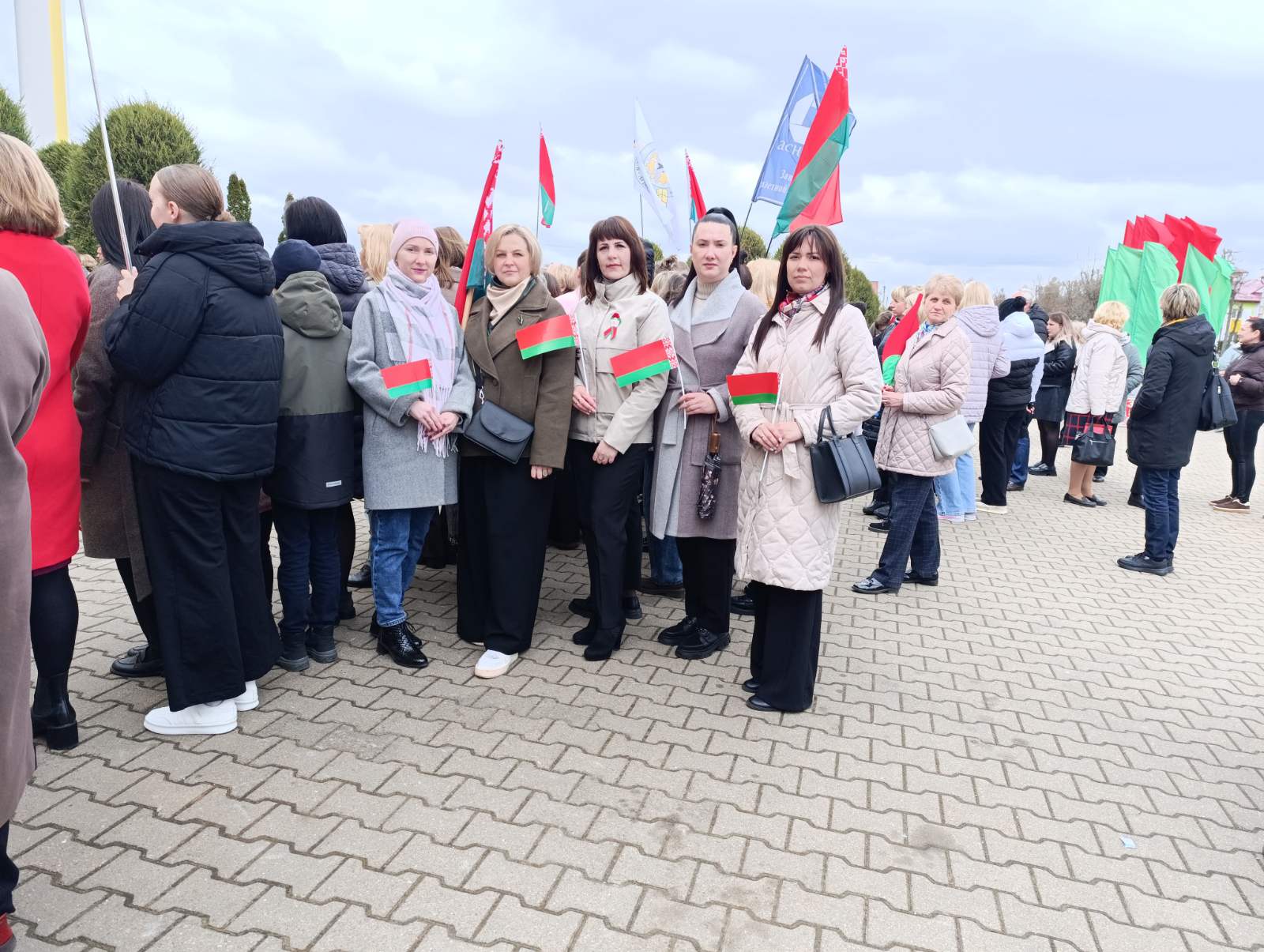 Представители ИМНС по Шкловскому району занесены на Доску почета