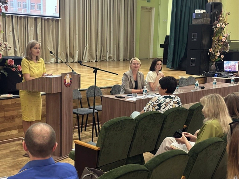 Жёсткий контроль со стороны государства: налоговый инспектор инспекции МНС по Островецкому району выступила с темой о последствиях «зарплат в конвертах»