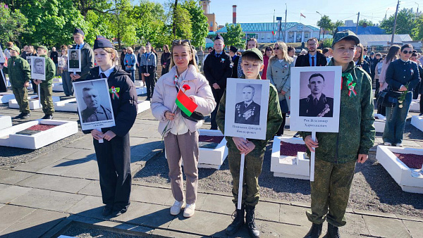 Сотрудники инспекции МНС по Новобелицкому району г. Гомеля приняли участие в торжественном митинге на Новобелицком братском кладбище