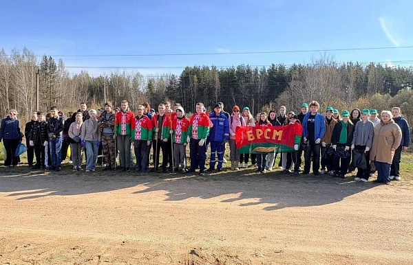 Молодёжь ИМНС Лепельского района и БРСМ вышли на республиканский субботник
